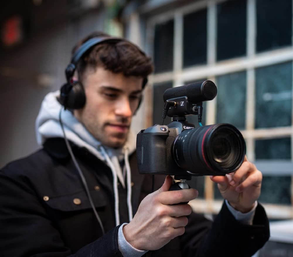1761423932_Sennheiser-MKE 400-Compact-On-Camera-Shotgun-Microphone  Su.jpg